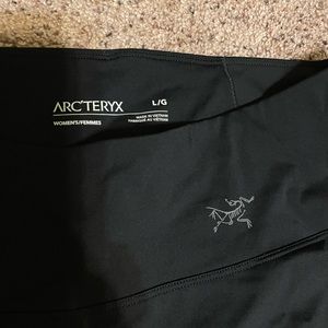 Arcteryx oriel 28 leggings size L